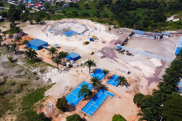 Sebuah pusat pengunjung juga sedang dibangun di dekat pintu masuk ke lokasi Rumah Ibadah di Kinshasa.