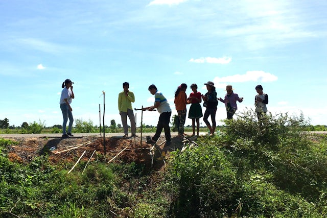 Inisiatif pemuda di Kamboja mengurangi erosi tanah saat banjir