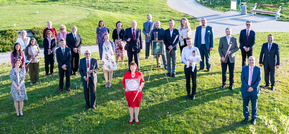 شرکت‌کنندگان در اولین کانونشن ملی جامعهٔ بهائی کرواسی با اعضای تازه انتخاب شدهٔ محفل روحانی ملی گرد هم می‌آیند.