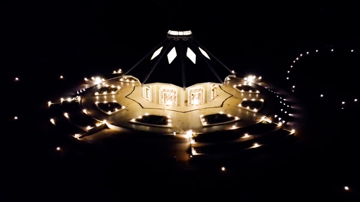 Vue aérienne de la maison d’adoration bahá’íe de Matunda Soy, au Kenya. Les maisons d’adoration bahá’íes sont appelées mashriqu’l-adhkárs dans les écrits bahá’ís, ce qui signifie « lieu d’où s’élève la louange de Dieu ».