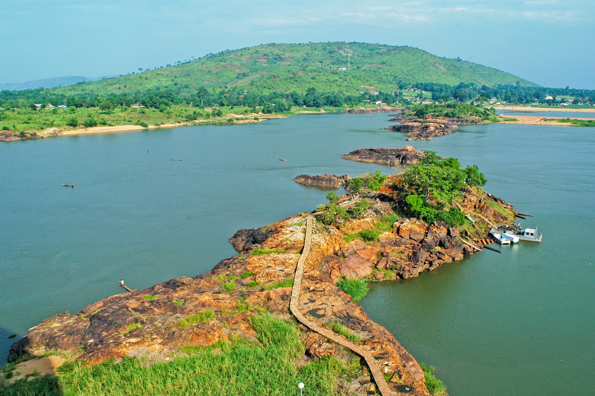 A view from Bangui, Central African Republic, over the Ubangui River. In the midst of crisis, the Bahá’í National Spiritual Assembly has guided the Bahá’ís of the country in their efforts to contribute to social progress. (Credit: Peter Prokosch/GRID-Arendal, CC BY-NC-SA 2.0)