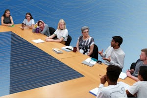 دوره‌ای که توسط کرسی بهائی صلح جهانی در دانشگاه مریلند ارائه می‌شود در پرتوی اصول اخلاقی همچون رفع تعصب به بررسی مسائل اجتماعی می‌پردازد.