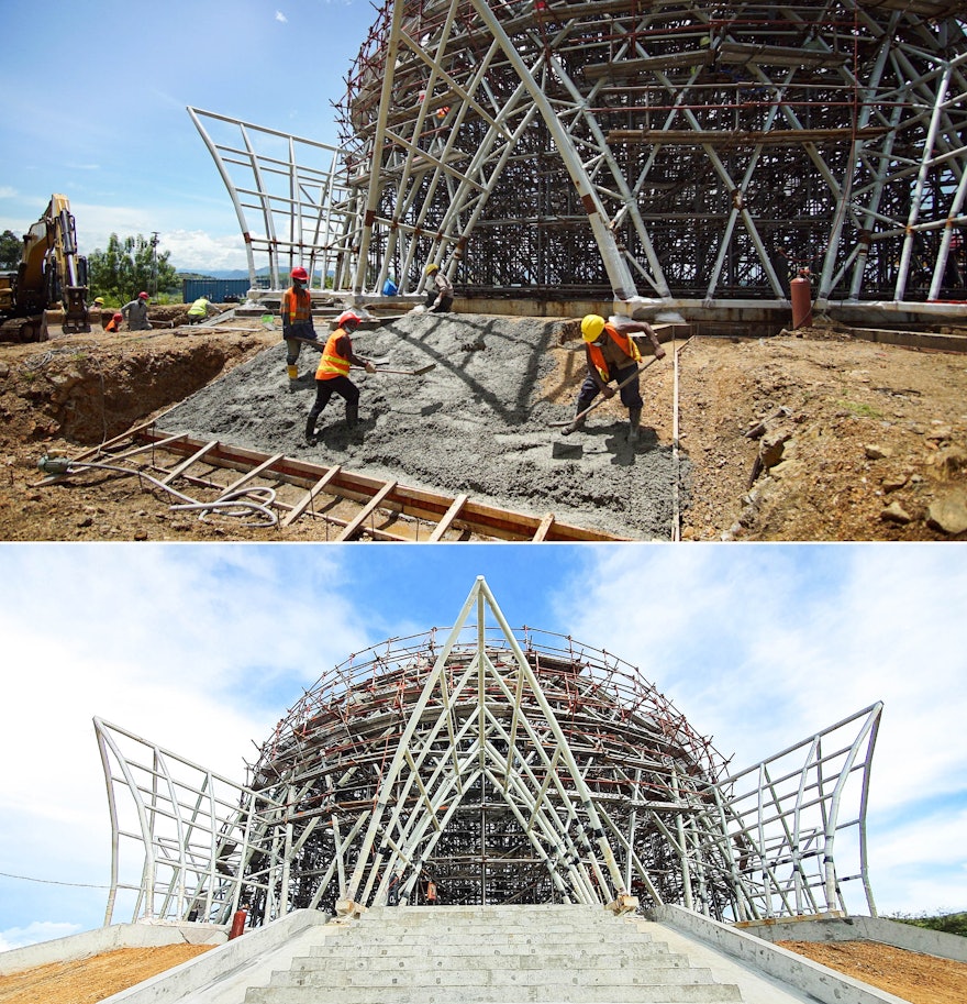 Vertido de hormigón para reforzar el terreno como preparación previa a la construcción de la escalinata que conduce a la marquesina de la entrada principal del templo. La imagen inferior muestra una de las nueve escalinatas.