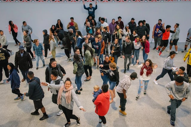 Fotografías tomadas antes de la actual crisis sanitaria. Un grupo de jóvenes de Manurewa y de otras zonas de Nueva Zelanda en una conferencia de jóvenes en Auckland momentos antes de que se tomara una foto de grupo. La conferencia brindó a los participantes la oportunidad de consultar sobre las necesidades de sus comunidades y hacer planes de acción para mejorar su sociedad.