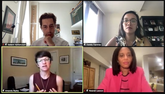 چهار نفر از شرکتکنندگان در گفتگوها تحت عنوان «رسانه، روایت، مردم و رهبران آنها» که توسط جامعهٔ جهانی بهائی برگزار شد. اسامی به شکل ساعتگرد: سلیم ویلانکور، نمایندهٔ جامعهٔ جهانی بهائی؛ تمیلی تیانمی پژوهشگر و روزنامهنگار اهل مالزی؛ نواندی لاوسون، خبرنگار سابق سی.ان.ان؛ و آماندا ریپلی ، روزنامهنگار تحقیقی مجلهٔ آتلانتیک.