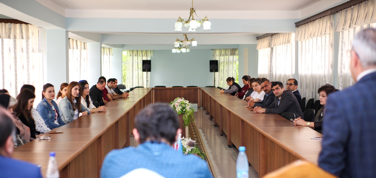 Seminario sobre los medios de comunicación social y su impacto en la sociedad celebrado por la Oficina Bahá’í de Asuntos Externos de Azerbaiyán como parte de sus actividades para contribuir al diálogo sobre el papel de los medios de comunicación en la sociedad.