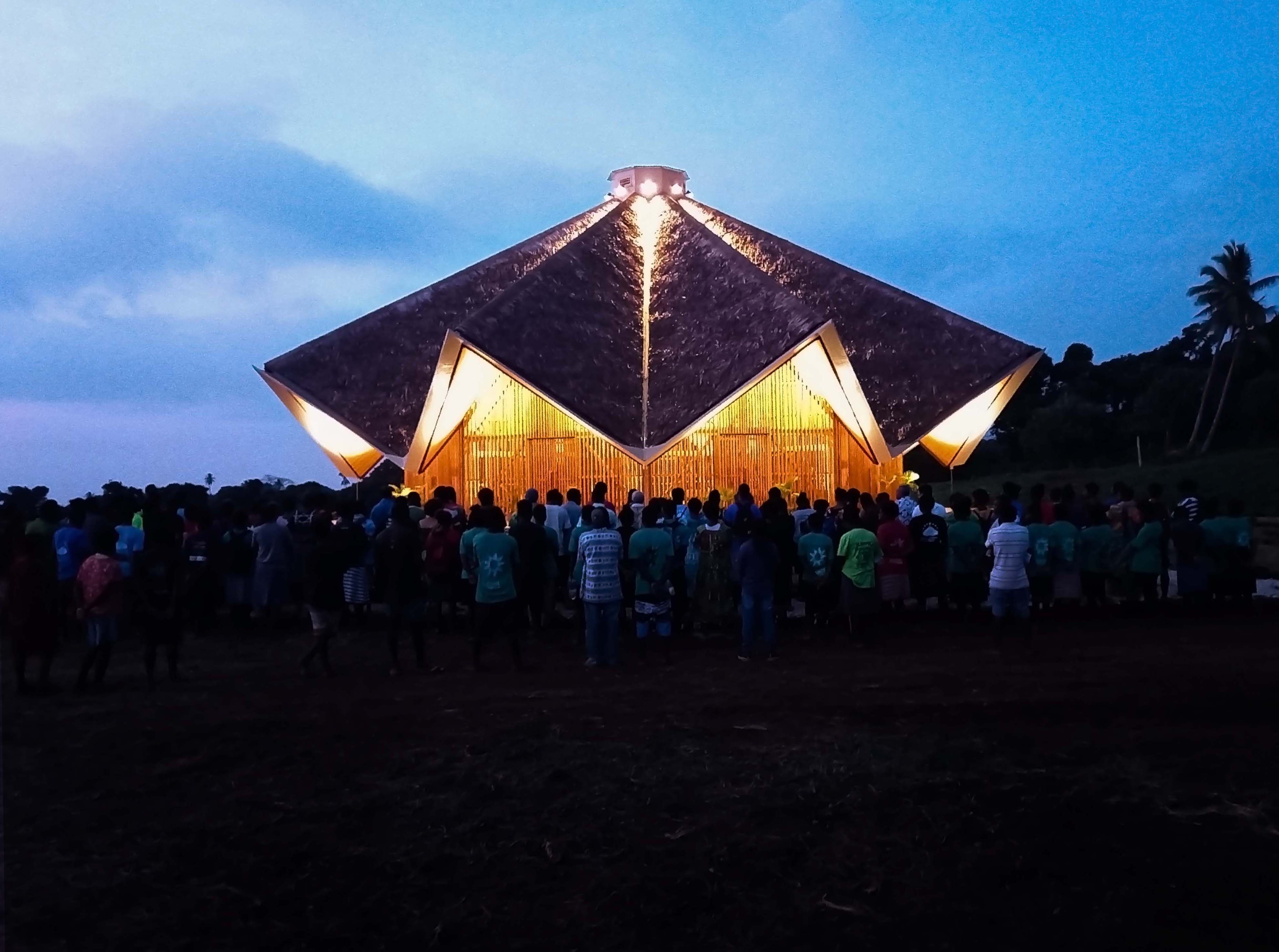 Mr. Tamashiro spoke about the power of the temple to attract and contribute to social harmony: “Like moths to a flame, we are drawn to this House of Worship. It beckons us all to gather and commune with the Source of our being, to draw inspiration, and to contribute to the spiritual and material betterment of our communities.”