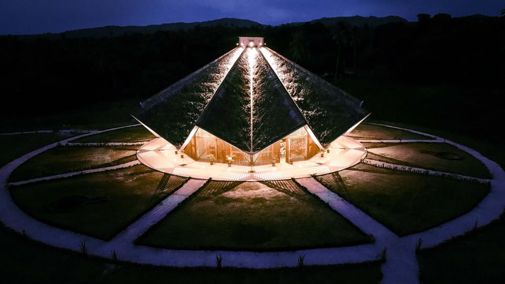 Vue aérienne de la maison d’adoration bahá’íe à Tanna.