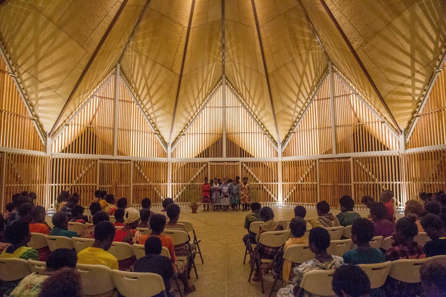 Pemandangan interior Rumah Ibadah yang baru saja diresmikan di Tanna, Vanuatu, selama peringatan seratus tahun.