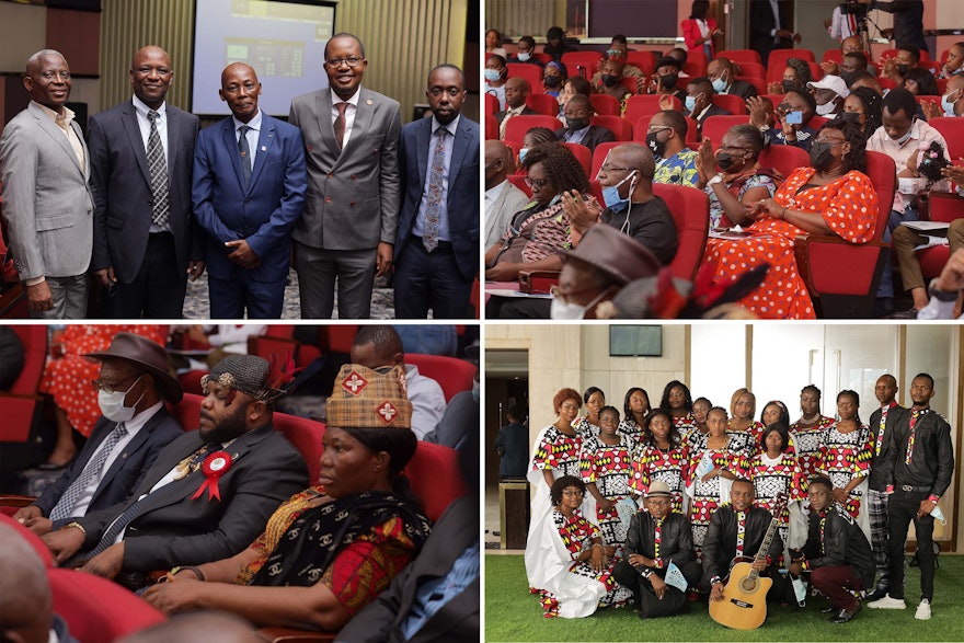 En haut à gauche se trouve Alex Kabeya, membre de l’Assemblée spirituelle nationale bahá’íe de la RDC avec d’autres invités. Le rassemblement comprenait une délégation de 10 chefs traditionnels (dont deux sont sur la photo en bas à gauche). Une chorale de Kinshasa (en bas à droite) a interprété des chansons sur la vie et les enseignements de ‘Abdu’l-Bahá.