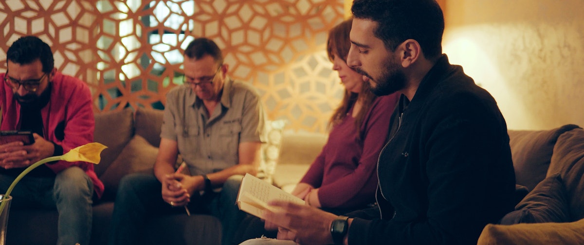 Здесь изображена одна из многих молитвенных встреч, проводимых в Тунисе, которые обогащают духовную жизнь общин по всей стране.