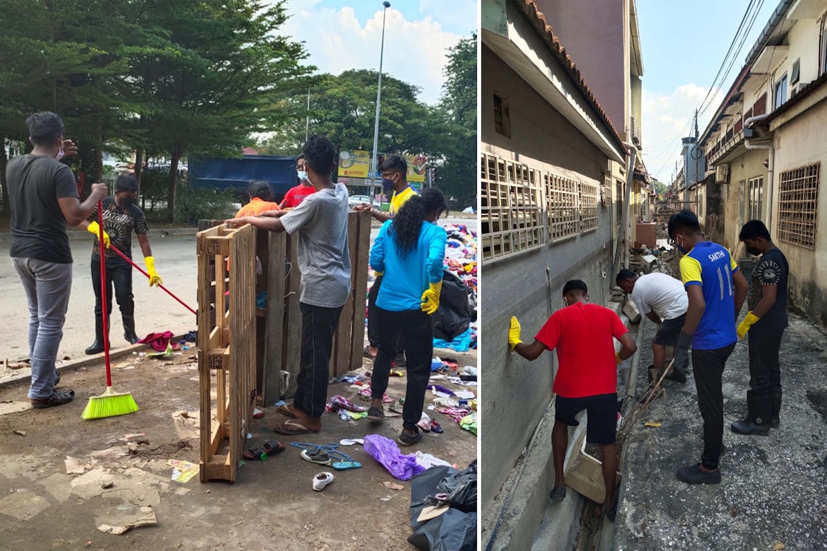 Aquí se puede ver a jóvenes de diferentes barrios de la ciudad de Shah Alam ayudando en las tareas de limpieza tras la retirada de las aguas.