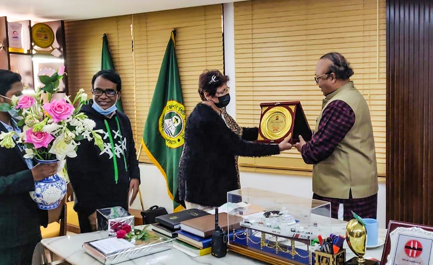 In Rajshahi, Bangladesh, members of the city’s Bahá’í Local Spiritual Assembly visited the mayor (right) to extend an invitation to a local conference. Participants at the conferences will examine the role of individuals, communities, and institutions in building a spiritually and materially prosperous society.