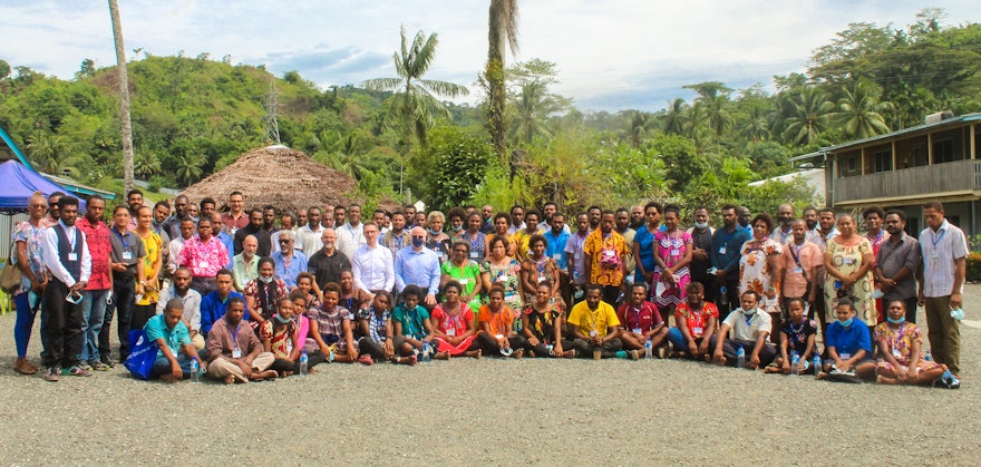 شرکت‌کنندگان در گردهمایی در لایی، پاپوآ گینهٔ‌نو.