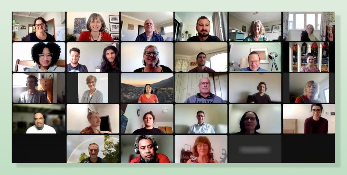 En la imagen, una reunión virtual en la región de la Isla Norte de Nueva Zelanda. Uno de los asistentes afirmó: «Si bien estas conferencias mundiales se realizan con el telón de fondo de múltiples dificultades en el mundo, estamos hallando formas de trabajar para mejorarlo».
