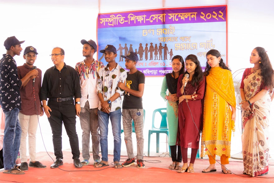 این تصویر شرکت‌کنندگان در کنفرانسی در داکا پایتخت بنگلادش را نشان می‌دهد.