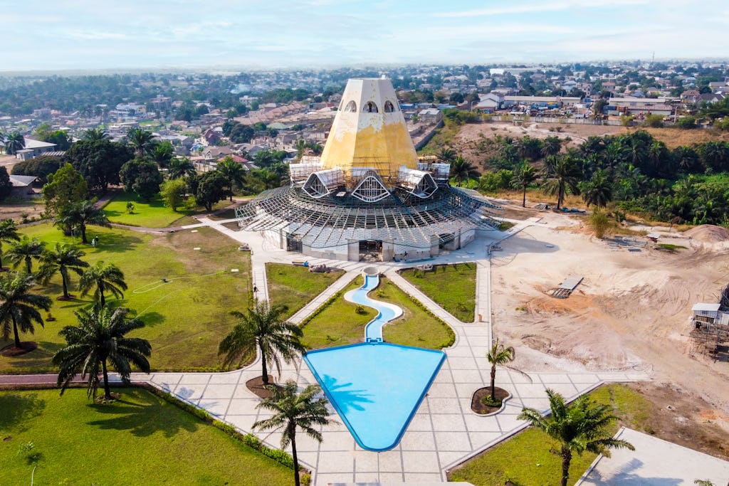 معبد نوظهور بهائی الهامبخش بسیاری از گفتگوها در مورد خدمت به اجتماع است - به تازگی مجموعه ویدیویی آنلاین با این موضوع در معبد راه اندازی شده است.