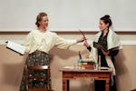 Autriche : Une pièce de théâtre explore le lien entre Táhirih et une pionnière du mouvement des femmes
