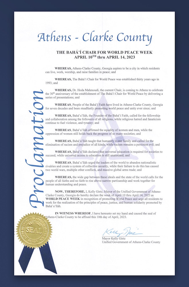 La proclamation, signée par le maire Kelly Girtz du comté d’Athens-Clarke, en Géorgie, a décrété la semaine du 10 au 14 avril 2023 « Semaine de la paix mondiale », en l’honneur du 30e anniversaire de la création de la Chaire bahá’íe pour la paix mondiale à l’université du Maryland.