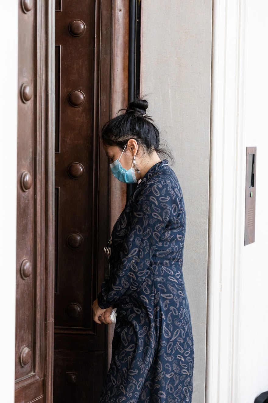 A delegate from Greenland enters the International Archives Building.