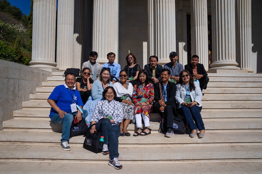 Groupe de délégués après leur visite du bâtiment des Archives internationales.