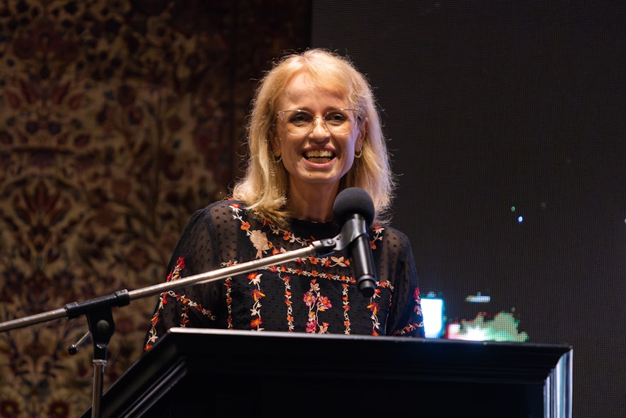 Ariane Sabet, vicesecretaria general de la Comunidad Internacional Bahá’í, pronunció el discurso inaugural del acto