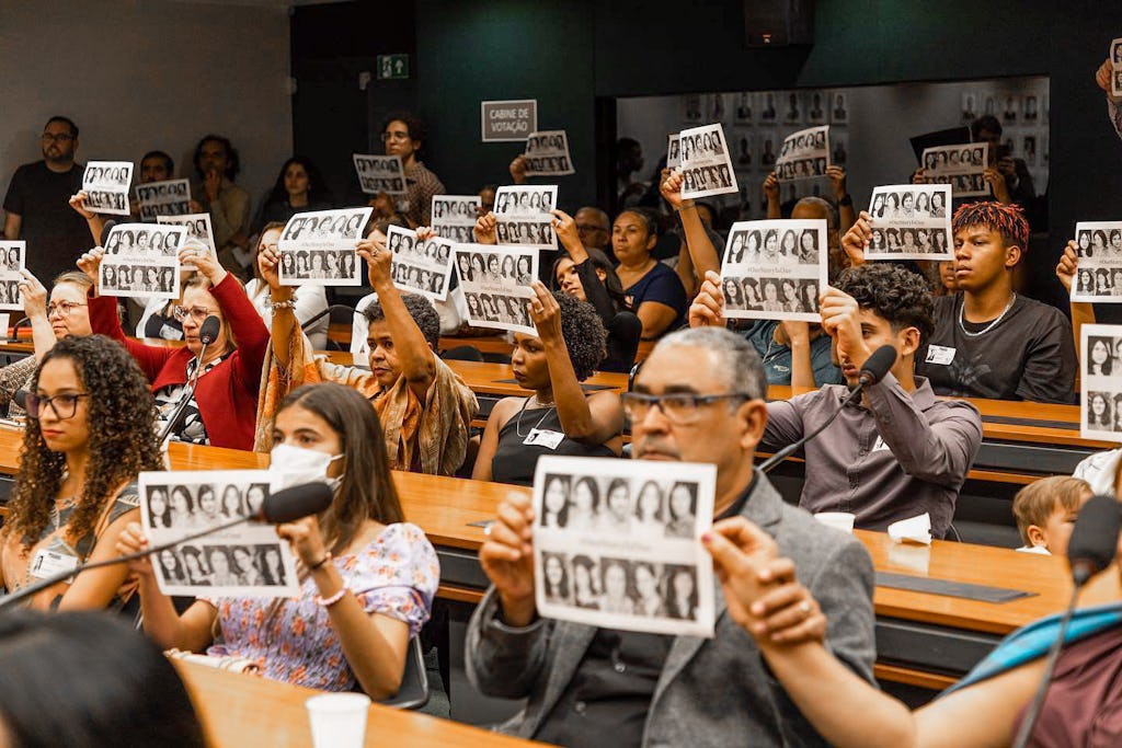 A public hearing held at the National Congress in Brasília, Brazil, honors the 10 Bahá’í women who were hanged in Shiraz, Iran, 40 years ago.