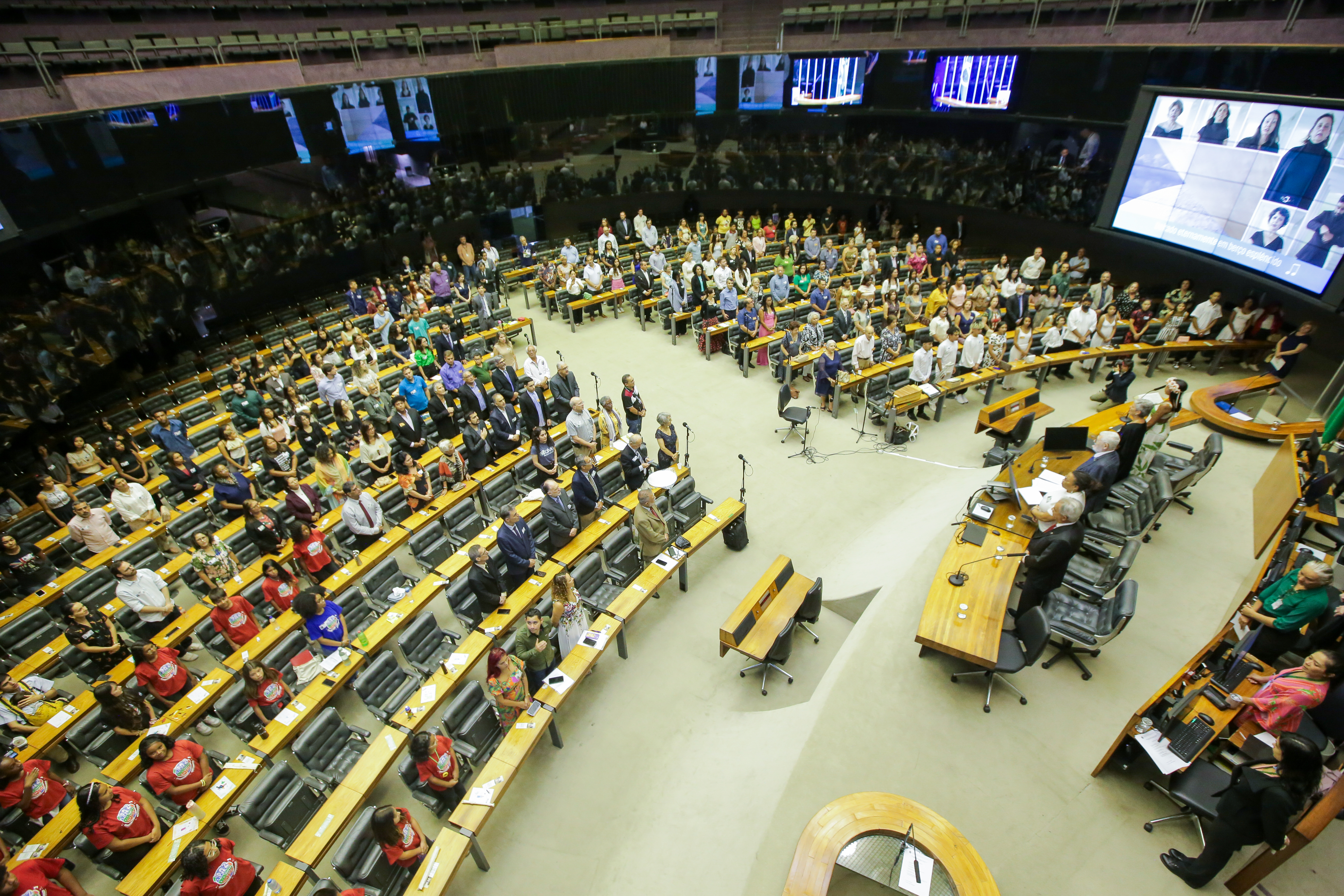 The Chamber of Deputies of Brazil honors the centenary of the Bahá’í community of that country.