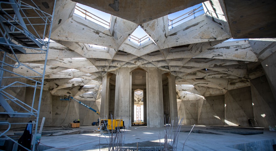 Now that the central area has been fully cleared of the EPS formwork and scaffolding, and the walls pressure washed to remove any remaining debris, the team is able to begin the next stage of preparing the central plaza and trellis to be adorned with marble and glass in the coming year.