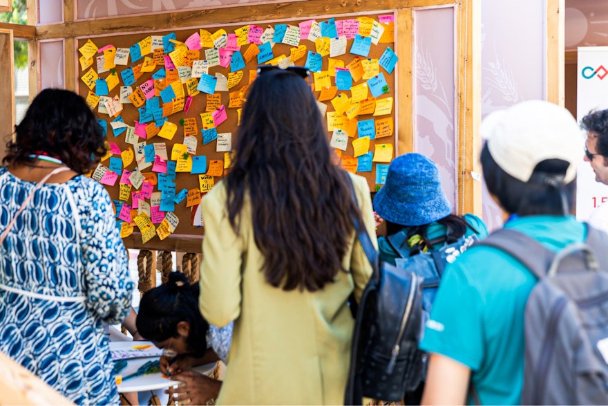 La Comunidad Internacional Bahá’í y la fundación budista Tzu Chi organizaron un stand en el que se invitaba a los participantes a describir su visión del futuro de la humanidad