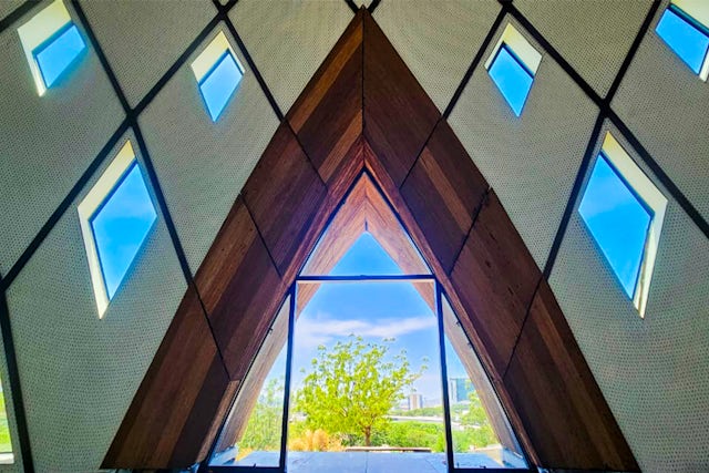 Papua New Guinea: Hand carved timber panels beautify emerging temple  | Bahá’í World News Service (BWNS)
