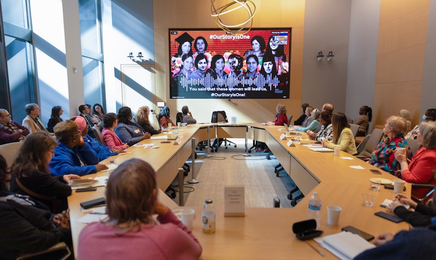 Las oficinas de la Comunidad Internacional Bahá’í en Nueva York y Ginebra organizaron conjuntamente un acto que enfatizó la campaña «Nuestra historia es una» y el poder de la acción individual y comunitaria para lograr el cambio.