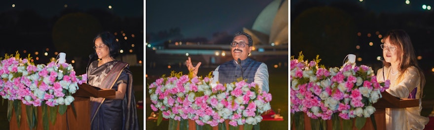 El programa contó con tres presentaciones (de izquierda a derecha): la lectura del mensaje del primer ministro Narendra Modi para conmemorar la celebración del centenario; el mensaje fue leído por Geeta Gandhi, presidenta y directora ejecutiva de la escuela Ciudad Montessori de Lucknow; una alocución de Ram Madhav, presidente de la fundación India y un discurso de Nazneen Rowhani, secretaria de la Asamblea Espiritual Nacional de los Bahá’ís de la India.