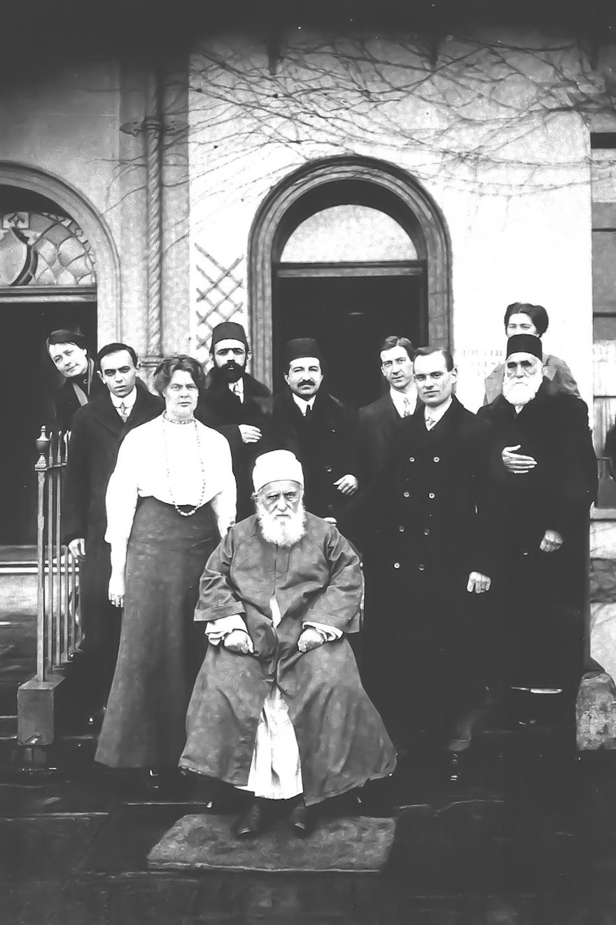 Image of ‘Abdu’l-Bahá (center) in 1913 outside the Royal York Crescent in Bristol; Wellesley Tudor Pole (center-right).