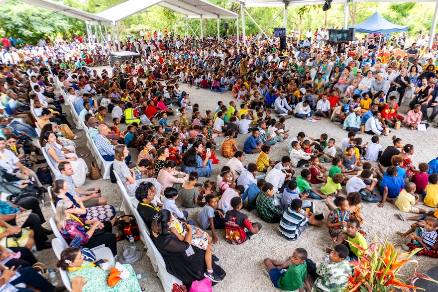 Domenica, circa 3.000 persone si sono riunite per celebrare la storica apertura della Casa di culto nazionale baha'i in Papua Nuova Guinea, nel secondo giorno del programma di inaugurazione.