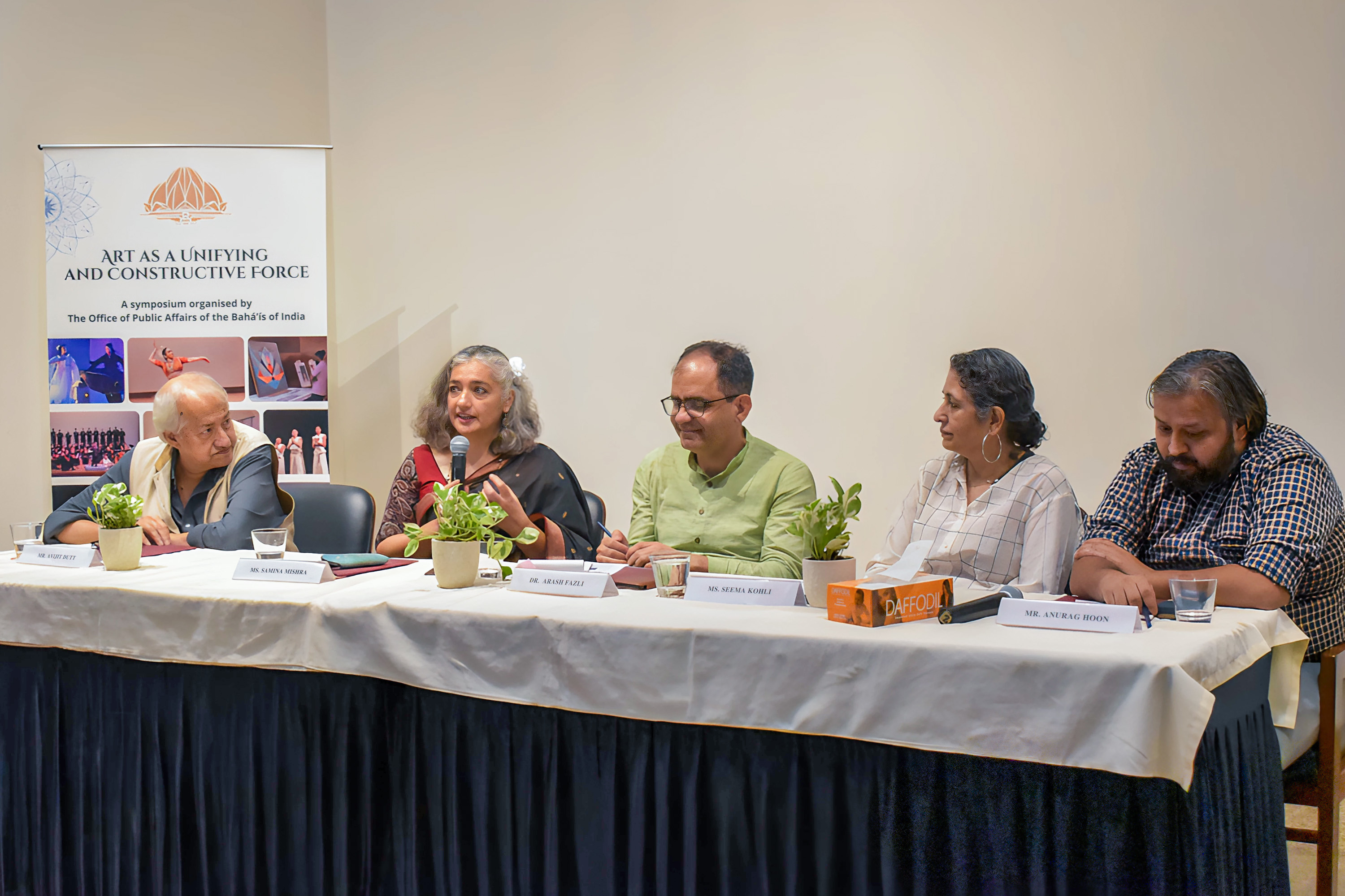 Speakers at the symposium, left to right: Avijit Dutt, filmmaker and actor; Samina Mishra, filmmaker and writer; Arash Fazli, Head of The Bahá’í Chair for Studies in Development at Devi Ahilya University, Indore; Seema Kohli, sculptor; Anurag Hoon, co-founder and CEO of Manzil Mystics Foundation.