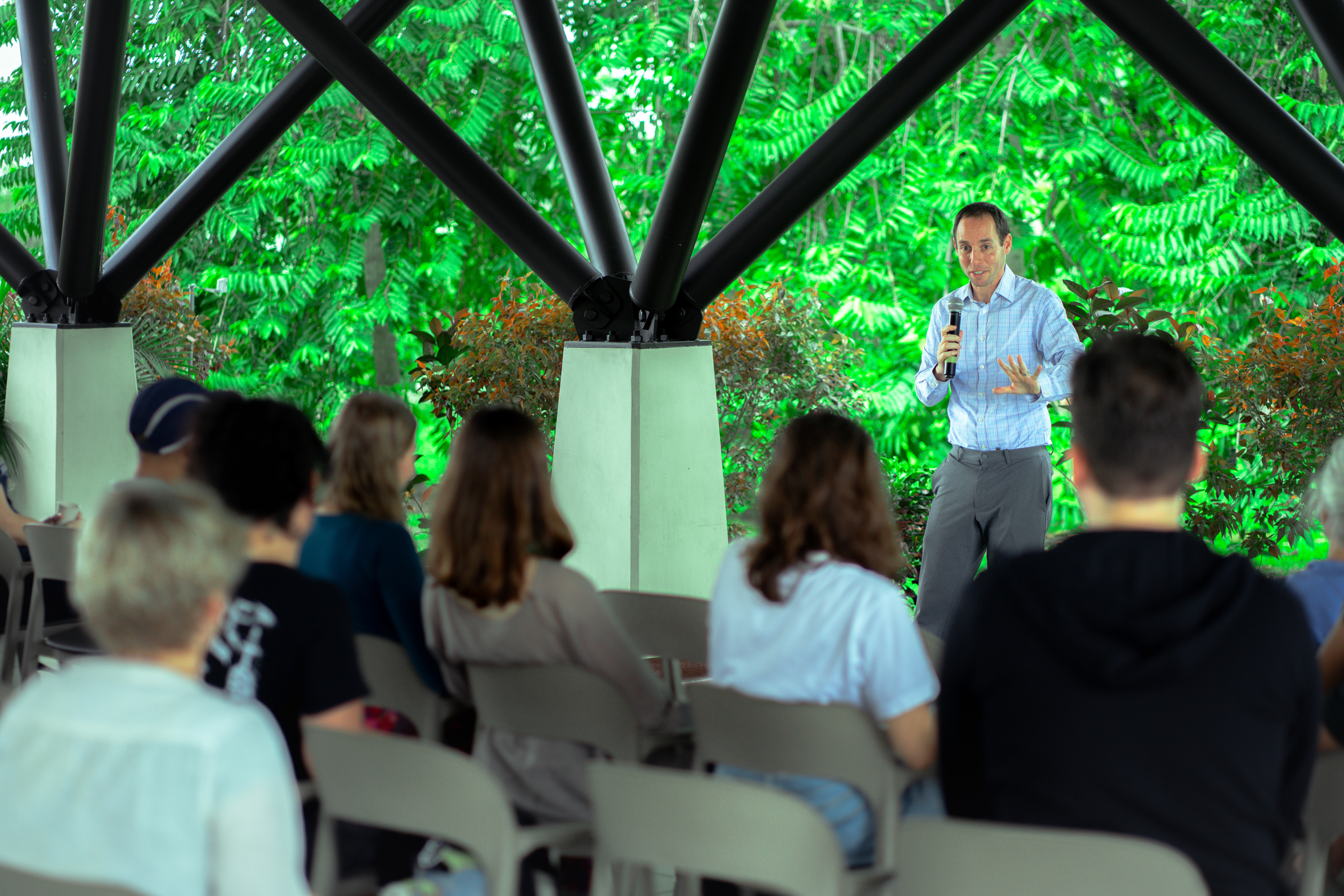 Daniel Perell, representative of the Bahá’í International Community’s New York Office, speaking at a gathering with COP16 participants at the site of the Bahá’í House of Worship.