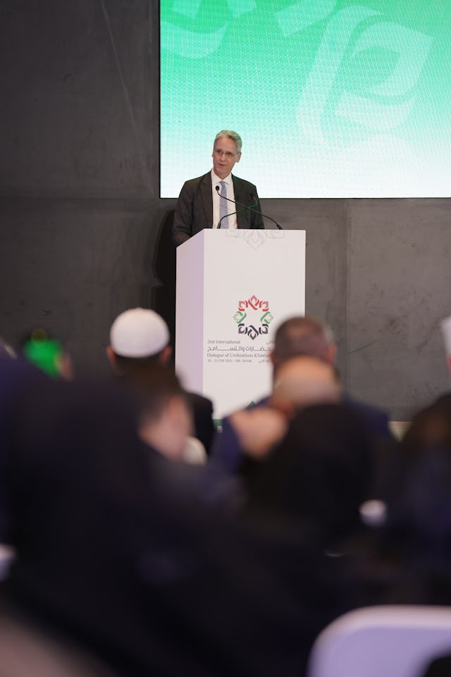 David Rutstein, Secretary-General of the Bahá’í International Community, during his address to a plenary session.