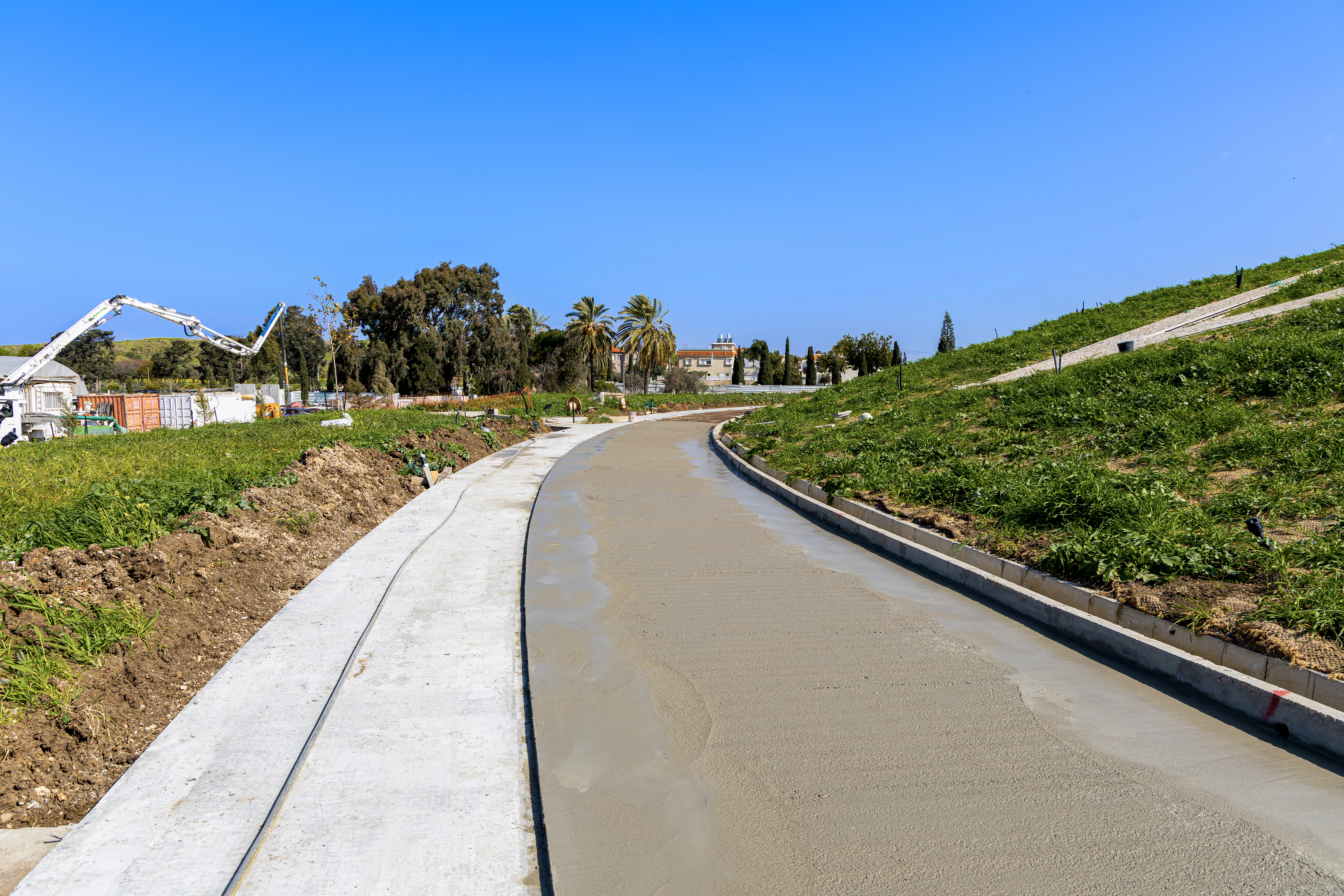 Work on the west side of the circular path is progressing with the application of an additional layer of smooth concrete, in preparation for the placement of local stone and pebbles.