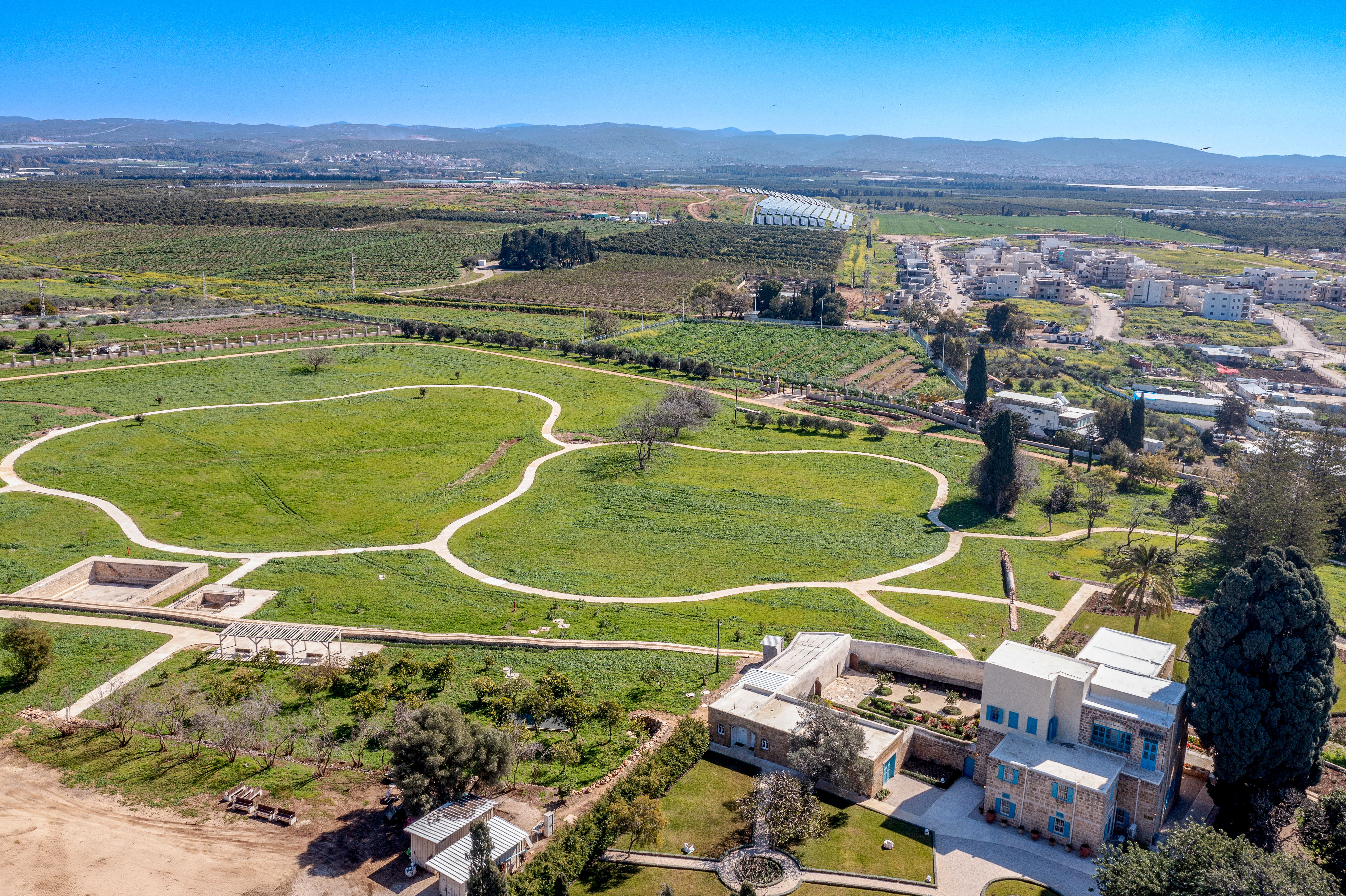 A more recent aerial view of the entire property, showing the large meadow extending to the north of the Mansion, visible in the bottom right corner. 