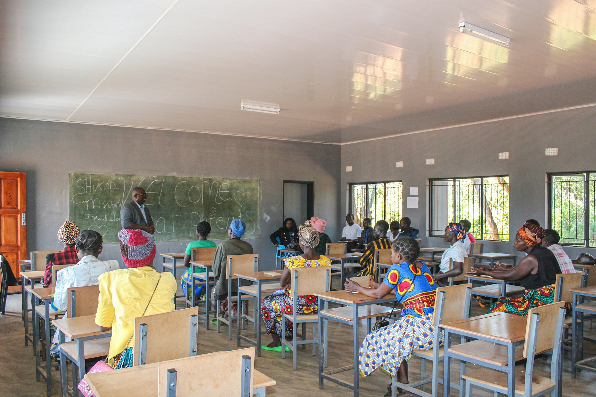 Parents and teachers exploring the vision of community schools.