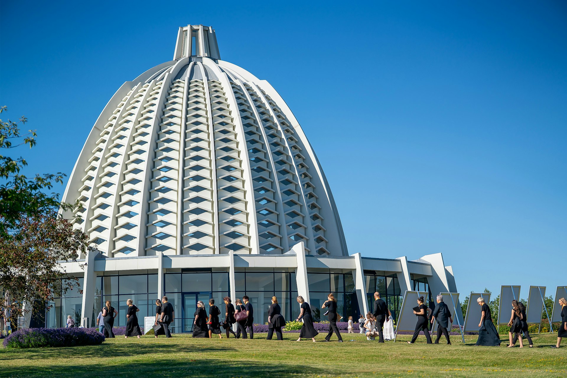 Over 1500 people gathered on the grounds of the Langenhain Bahá’í temple to explore how creativity, grounded in spiritual purpose, can generate joy and strengthen bonds of friendship.