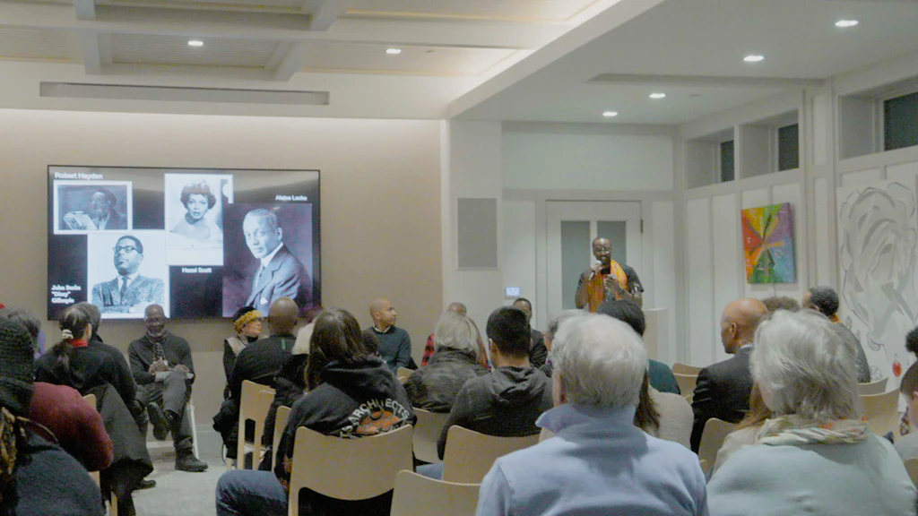 L’évènement « La Tradition se perpétue » a invité les convives à réfléchir non seulement à l’histoire des Afro-Américains aux États-Unis, mais aussi à la manière dont le sentiment d’appartenance à une communauté peut être renforcé aujourd’hui.