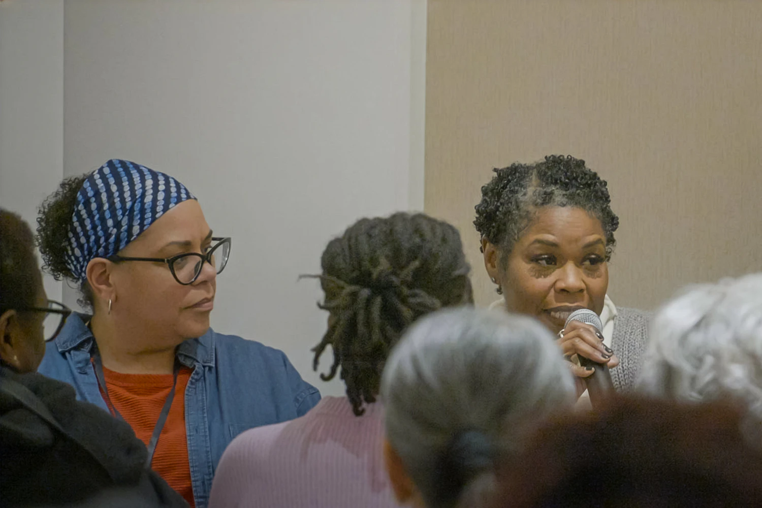 Participants au forum de discussion communautaire.