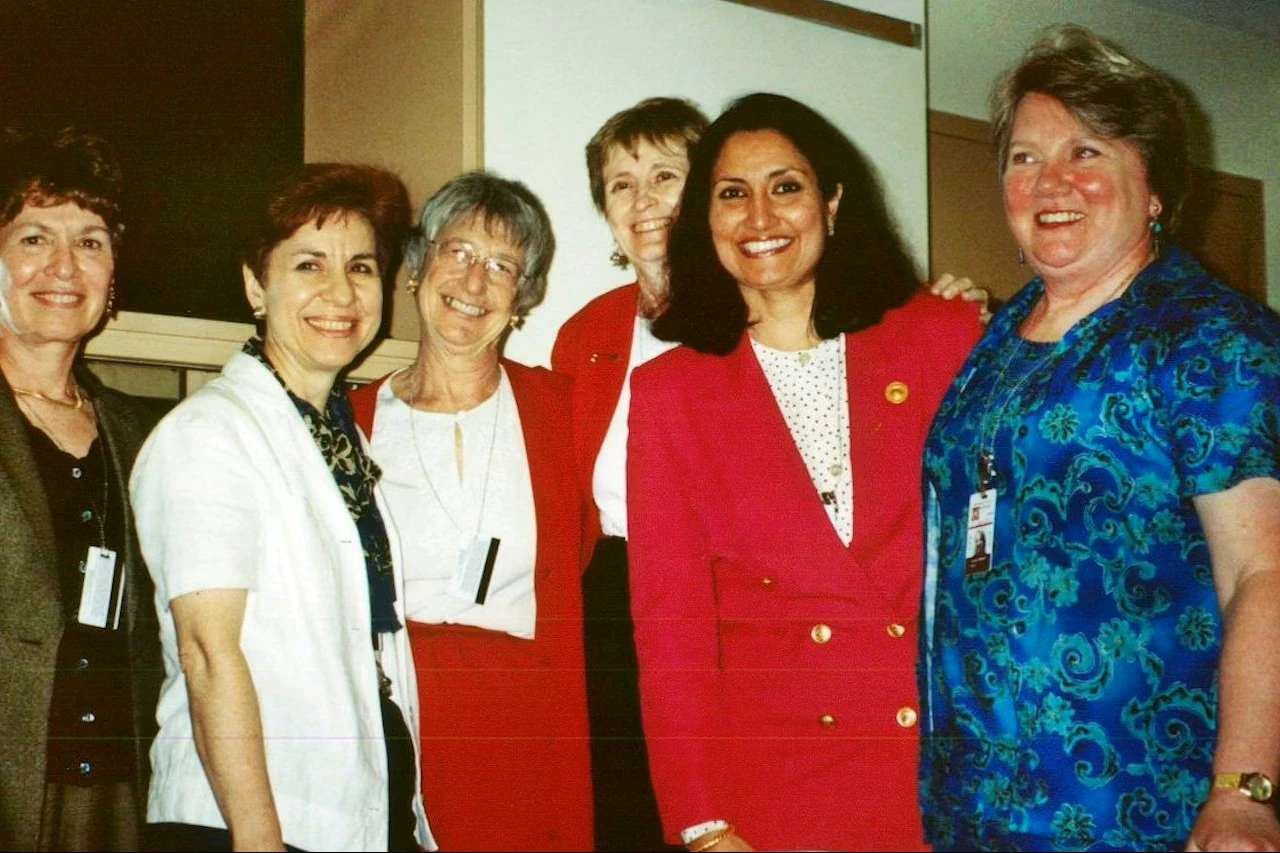 En 2003, Bani Dugal a été élue présidente du Comité des organisations non gouvernementales sur la condition de la femme, un comité qui collabore avec tous les départements des Nations unies pour promouvoir l’émancipation des femmes et des filles ainsi que l’égalité entre les femmes et les hommes.