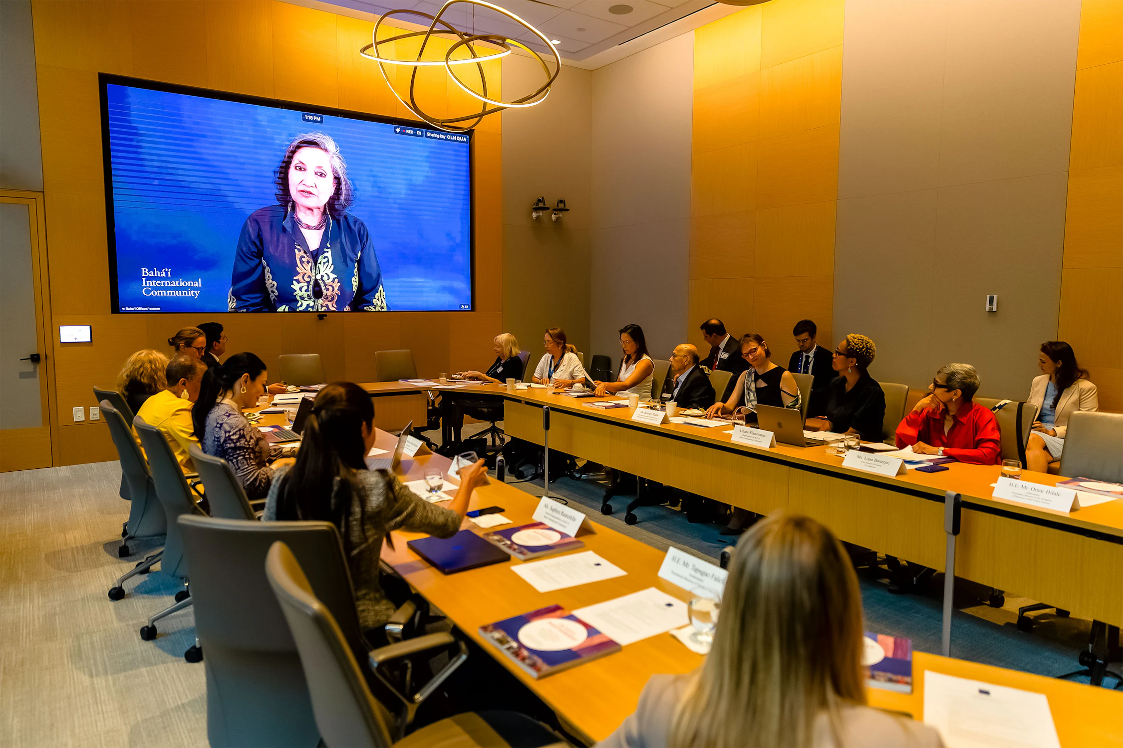 Un évènement a été organisé au bureau de la BIC à New York pour marquer le lancement du livre « En partenariat total : Trente ans de promotion des femmes aux Nations unies et au-delà », un ouvrage qui offre une compilation exhaustive des contributions de la BIC au débat international sur l’égalité entre les femmes et les hommes, invitant à une réflexion plus approfondie de ce que signifie pour l’humanité de progresser ensemble.