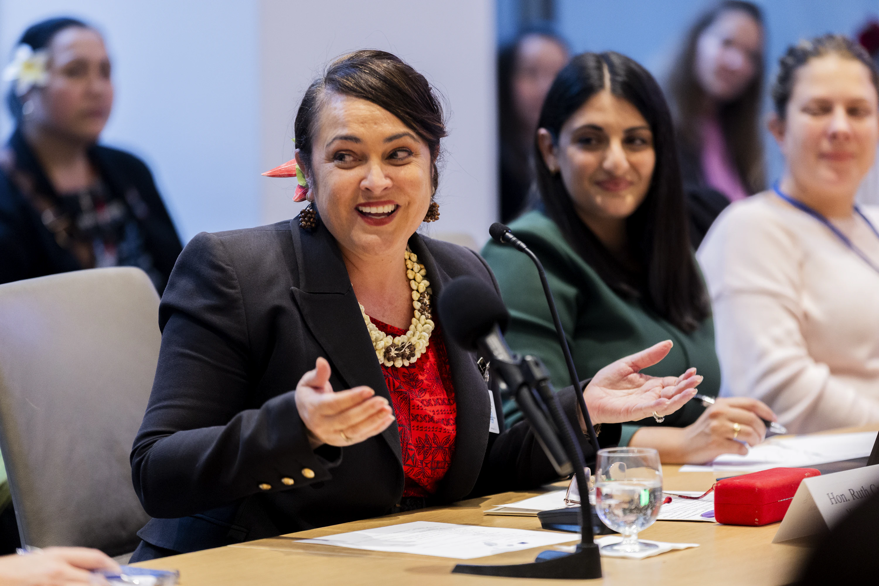Ruth Cross Kwansing, ministre des Femmes, de la jeunesse, des sports et des affaires sociales du Kiribati, figurait parmi les intervenants de la table ronde « La justice comme effort partagé : promouvoir l’égalité des genres par le biais des communautés, des institutions et d’une collaboration renforcée », coorganisée par la BIC et le Bureau bahá’í australien des affaires extérieures et coparrainée par le gouvernement australien.