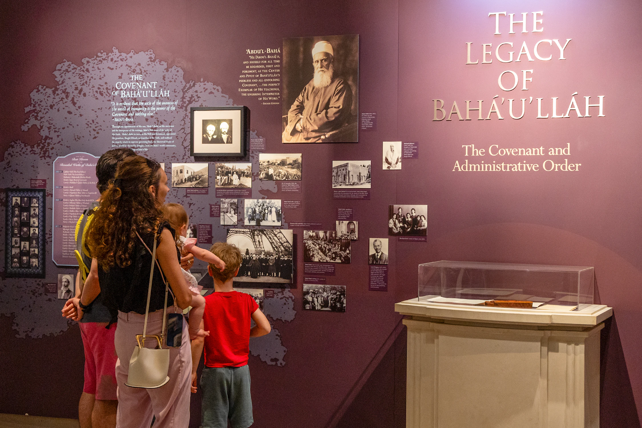Cet évènement a permis aux visiteurs de découvrir l’histoire et les enseignements de la foi bahá’íe.