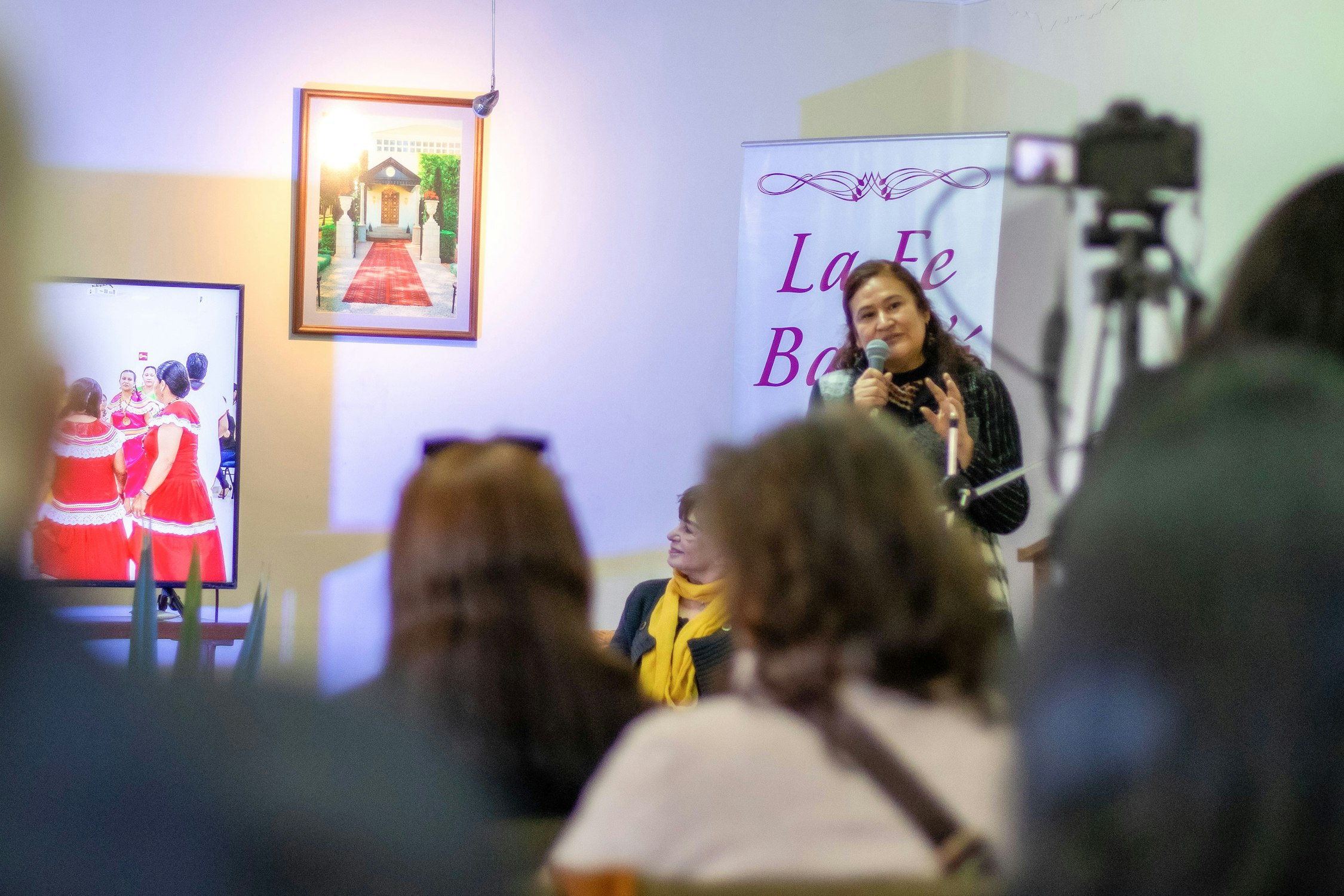 Mme Mirna Inturias, chercheuse à l’université NUR, a expliqué comment les communautés autochtones des plaines boliviennes apprennent à mettre en place des modèles concrets de justice, en commençant par des initiatives visant à renforcer le leadership des femmes sur leurs territoires.