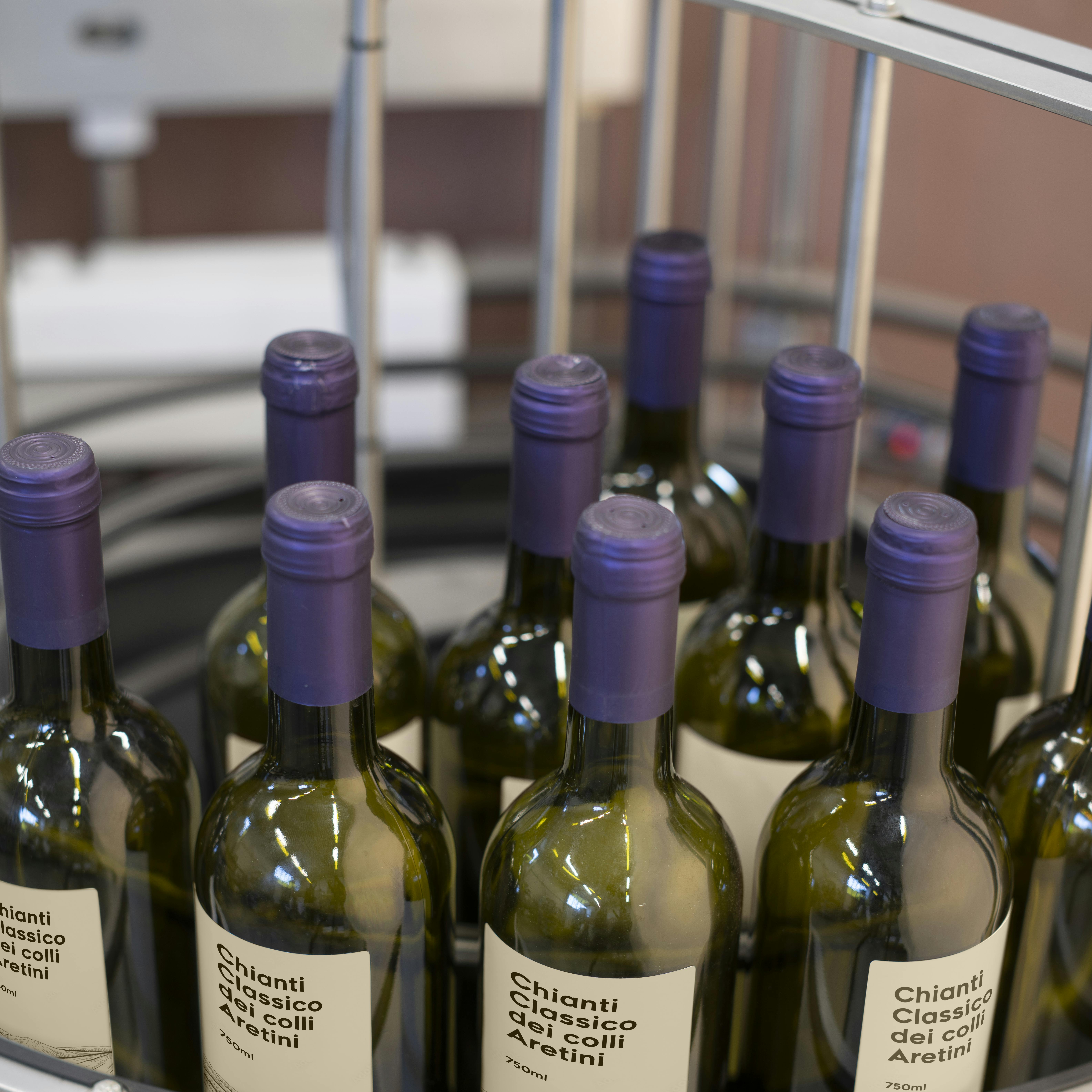 A table suitable for the accumulation of bottles, in this case there are bottles of wine with purple caps and personalized Quinti label